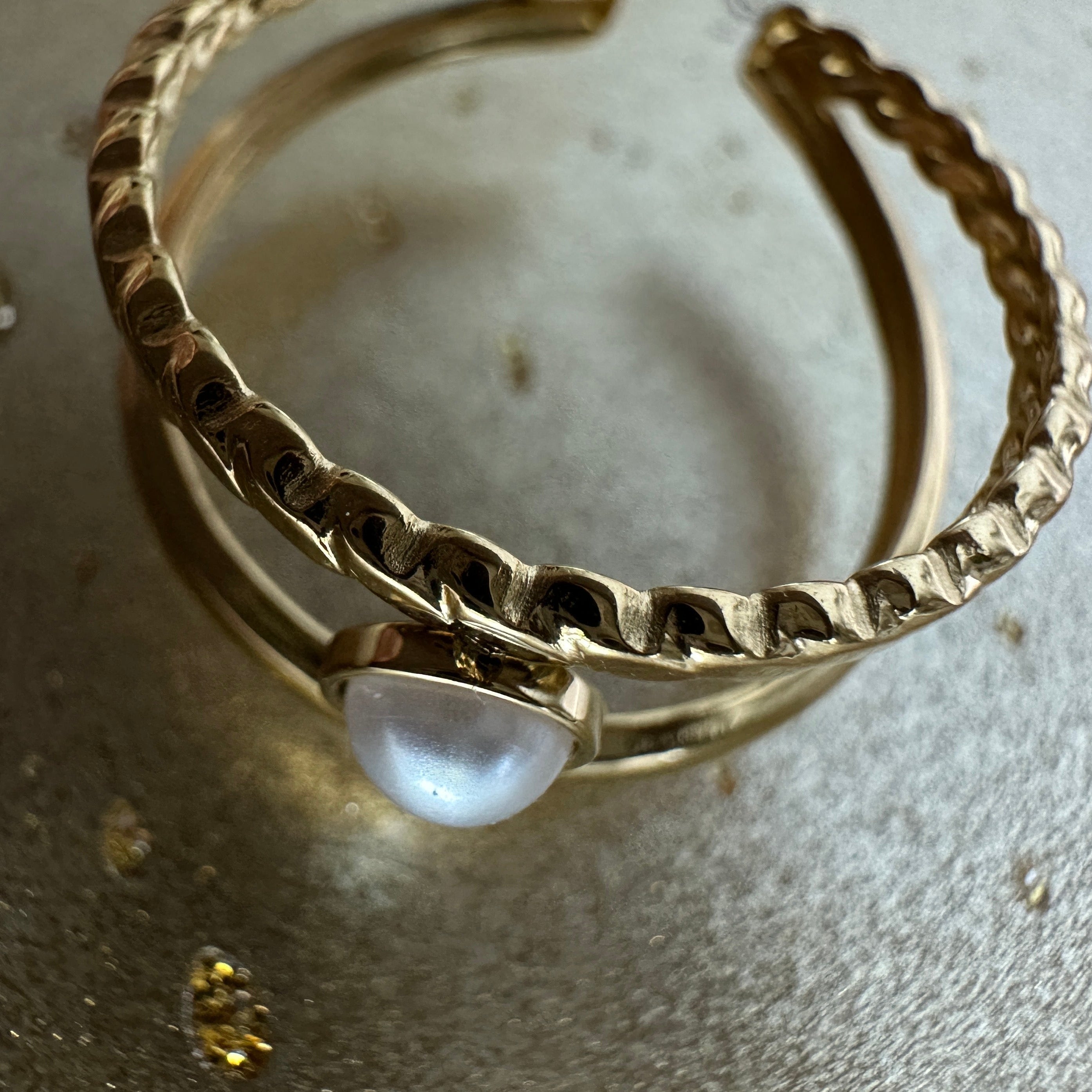 Oracle adjustable ring gold-tone ring – detail view