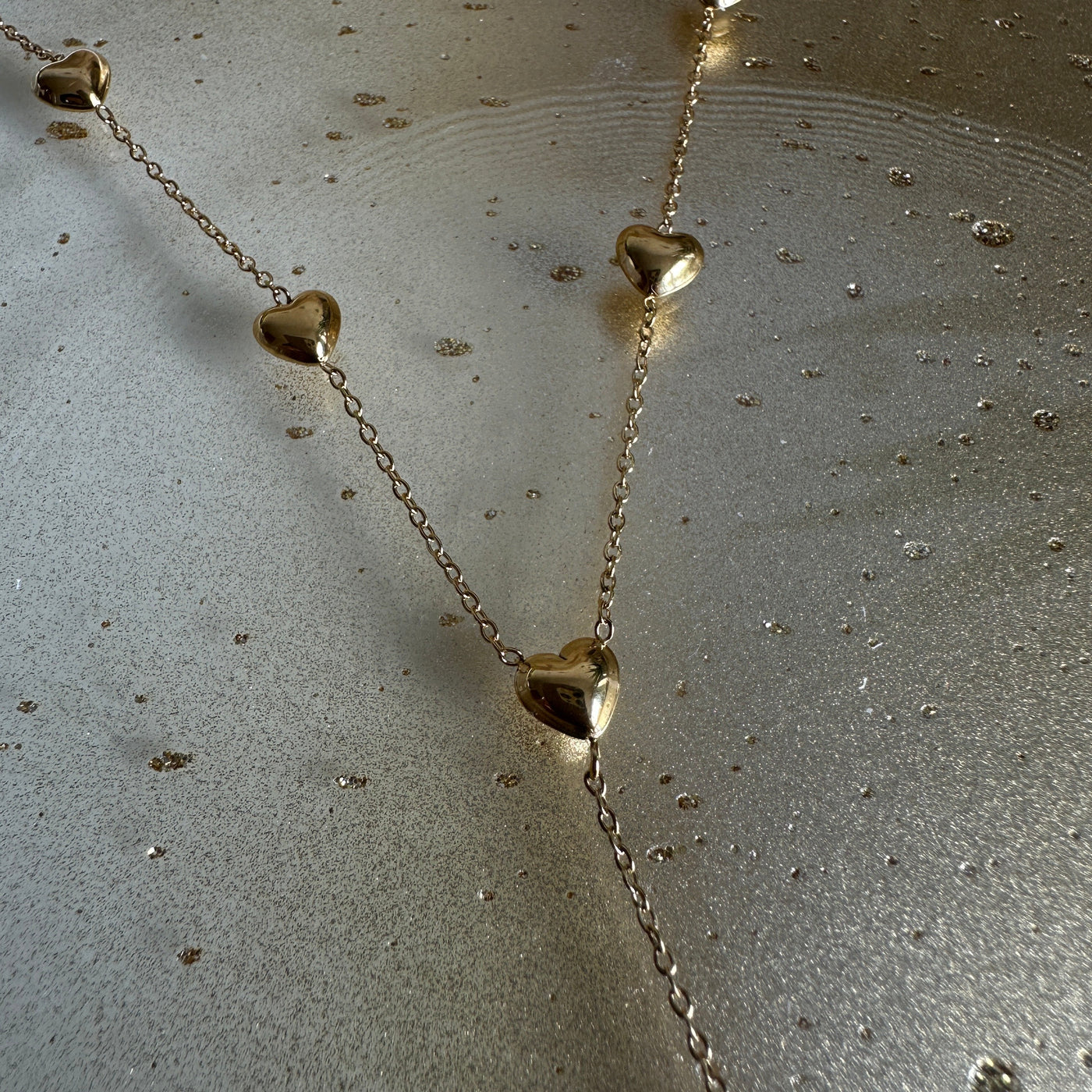 Heartline Chain – gold-tone necklace by The Basics